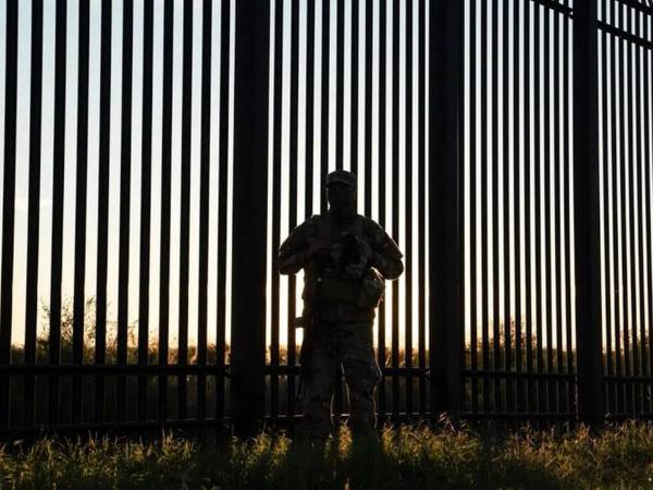 La madrugada del lunes 16 de enero, “agentes de la policía de fronteras asignados al Valle del Río Grande (sur), junto con la Guardia Nacional de Texas y el Departamento de Seguridad Pública, estuvieron presentes durante un incidente de disparos en Abram, Texas. Una persona resultó herida”, comentó por su parte la Policía de Fronteras.