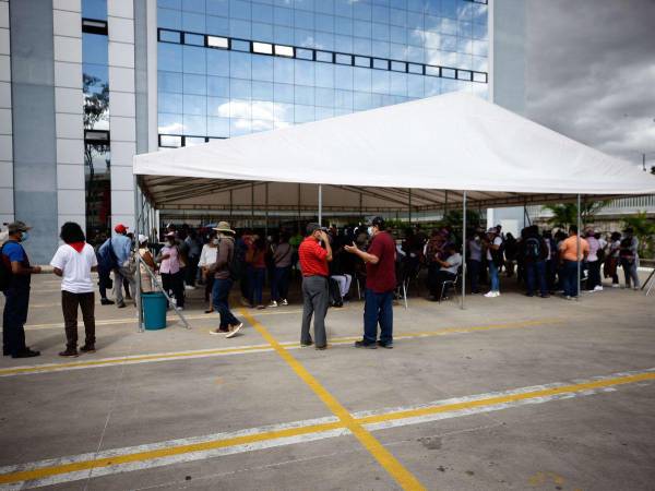 A pesar de la negativa, autoridades de Inprema buscan alternativas para ayudar a los más de 19,000 profesores fuera de servicio.