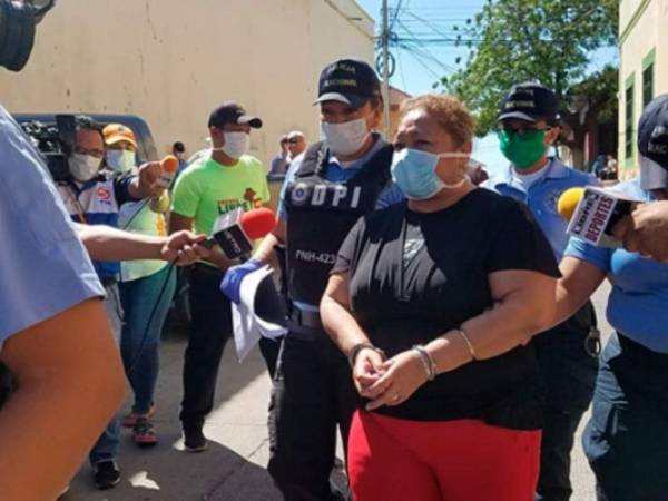 Aleyda Xiomara Huete al salir del Juzgado de Choluteca.