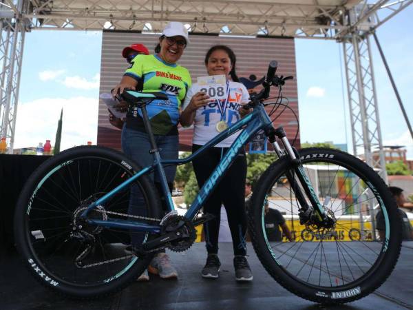 En la Vuelta Infantil de 2019 se regaló una bicicleta y en la edición de este 2022 se obsequiará otra. Se sorteará entre los inscritos.