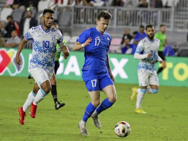 Alex López fue titular con la selección de Honduras, pero no hizo el mejor partido.