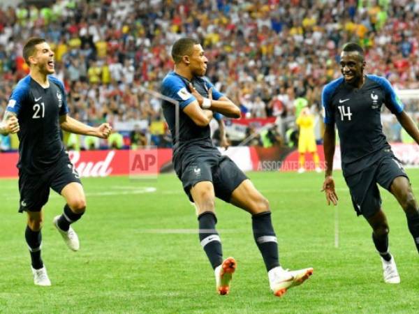 Son 10 los candidatos. En la ceremonia, la FIFA también entregará premios al mejor arquero, al mejor gol y a la mejor afición. Foto: Agencia AP