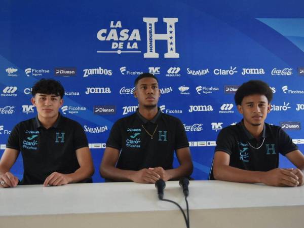 Aarón Zúniga, Jefryn Macías y Javier Arriaga hablaron en conferencia de prensa previo a partir hacia Sudamérica.