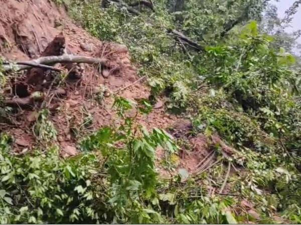 Las fuertes lluvias han dejado incomunicadas varias aldeas en La Ceiba.