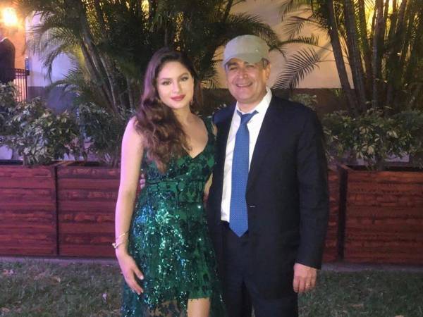 Isabela junto a su padre, Juan Orlando Hernández.