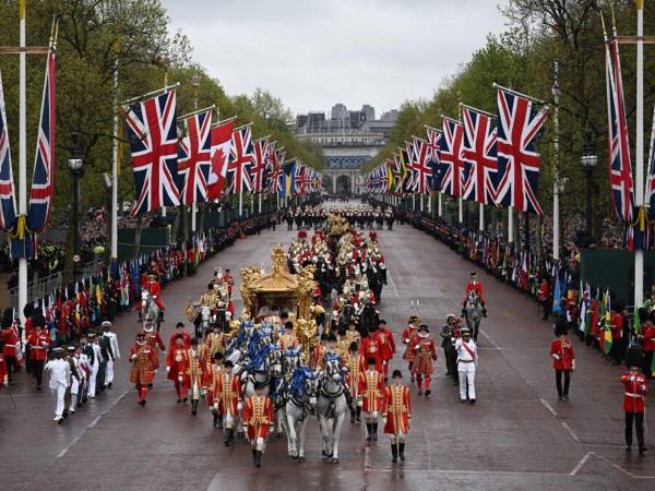 Este es considerado el mayor desfile militar de Reino Unido en 70 años. Estas son las imágenes del recorrido desde la Abadía de Westnminster hasta el Palacio de Buckingham que realizó la familia real tras la coronación del rey Carlos III y la reina Camia.