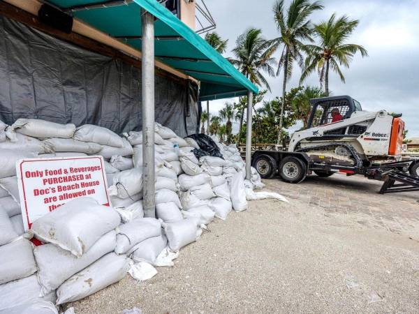 La población de Florida se prepara la llegada del poderoso huracán Milton. Aquí las imágenes de cómo se encuentra la zona un día antes de ser impactado.