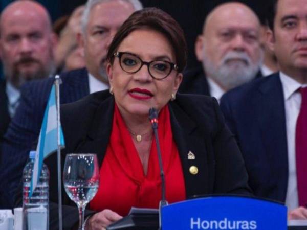 Xiomara Castro mientras impartía su discurso en la Celac.