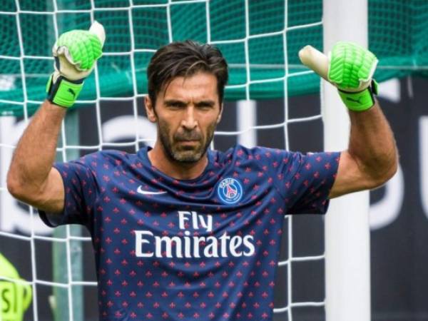 El veterano italiano Gianluigi Buffon, portero del PSG de Francia.