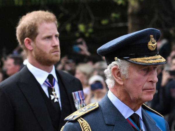 Durante todos los eventos que ha participado Harry del funeral de su abuela ha vestido de civil.