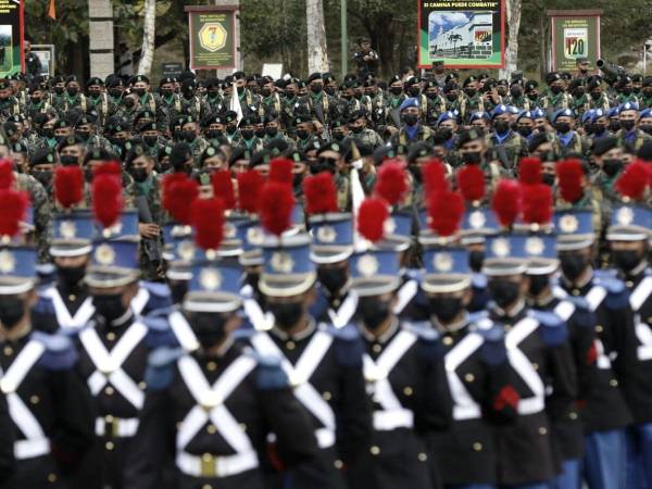 La mandataria otorgó reconocimientos y condecoraciones.