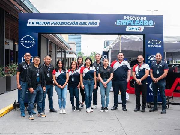 Colaboradores de GrupoQ presentes en el lanzamiento de la campaña “Precio de Empleado”.