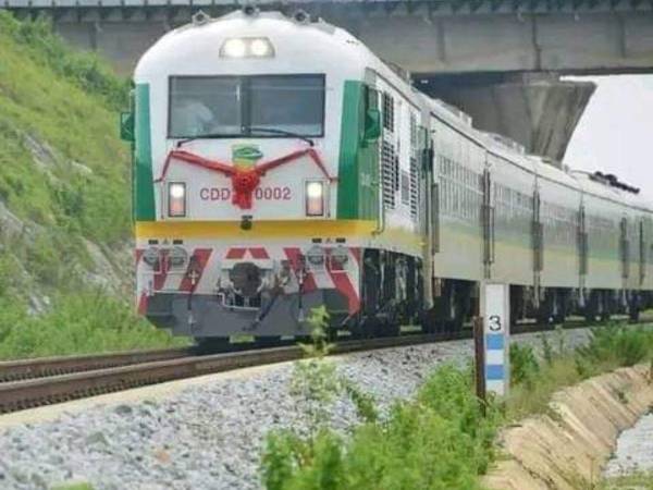 El ataque en la estación de trenes del estado de Edo tuvo lugar el sábado por la noche, según la policía y las autoridades locales.