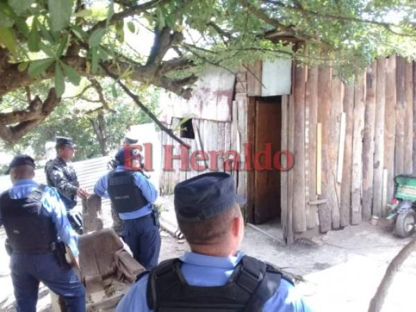 El cuerpo del hombre quedó dentro de una humilde vivienda. Foto: EL HERALDO