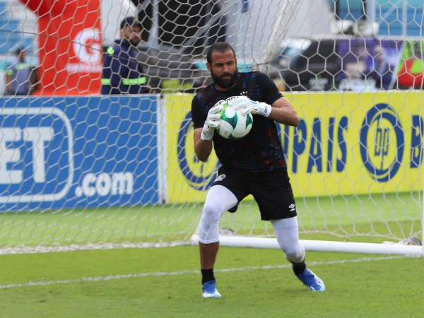 Edrick Menjívar se confiesa sobre lo que paso durante el penal de Motagua.-Olimpia, donde atajo el disparo del pistolero Auzmendi.