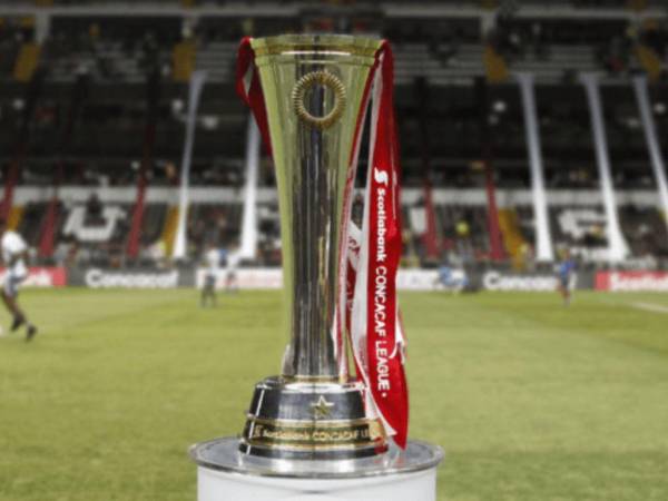 El Olimpia y el Alajuelense luchan por llevarse la copa de la Liga Concacaf.