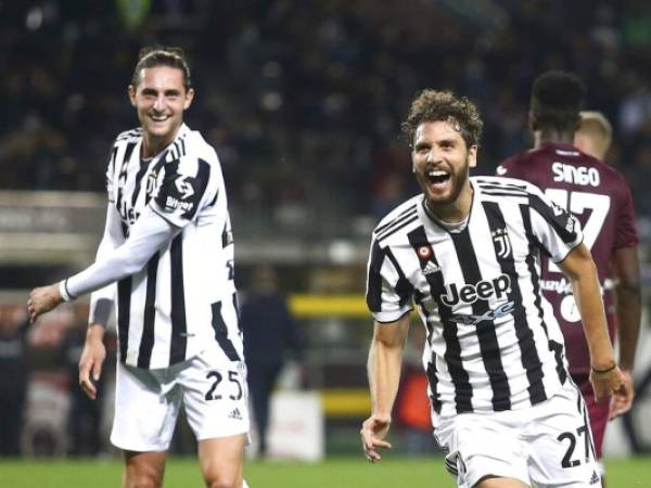 Manuel Locatelli, de Juventus, festeja su gol contra Torino en el estadio olímpico de Turñin, Italia, sábado 2 de octubre de 2021. Juventus ganó el clásico 1-0. Foto:AP