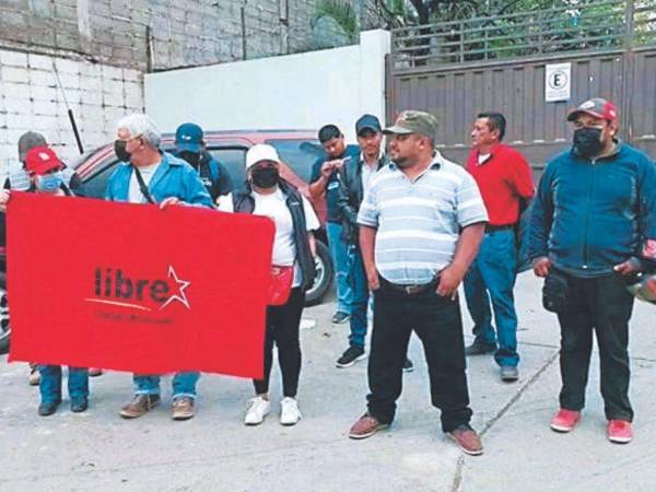 A raíz del descontento de maestros con la apertura de las escuelas, militantes de Libre se han asegurado que no hayan más protestas.