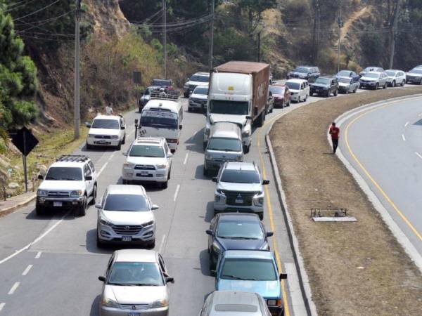 Los masivos desplazamientos a través de las carreteras comenzaron desde el fin semana.