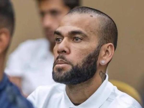 Dani Alves queda el libertad, pero no podrá salir de España y comparecer semanalmente ante el tribunal.