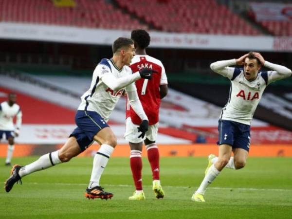 Momento en que Erik Lamela festejaba su gol ante el asombro de su compañero Sergio Reguilón. Foto: Twitter/@SpursOfficial