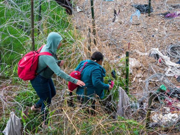 Los migrantes que sean detenidos podrían recibir penas de hasta 20 años de cárcel o ser expulsados a México.