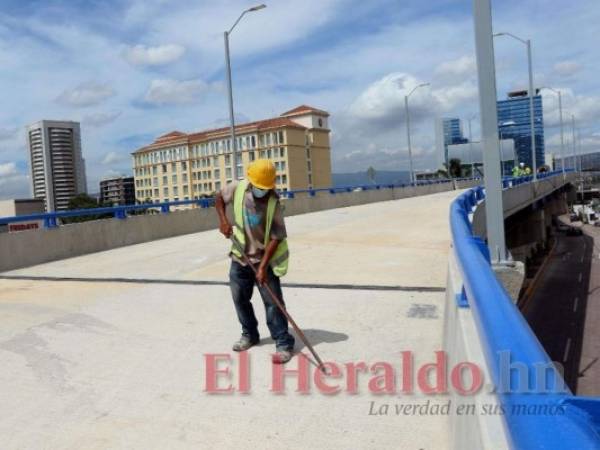 La vía rápida sobre el bulevar San Juan Bosco es una de las obras que se han habilitado de manera reciente en la capital. Foto: Alex Pérez/El Heraldo