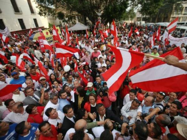 Los liberales anuncian que 'juzgarán' a sus diputados por incumplir la línea del partido.