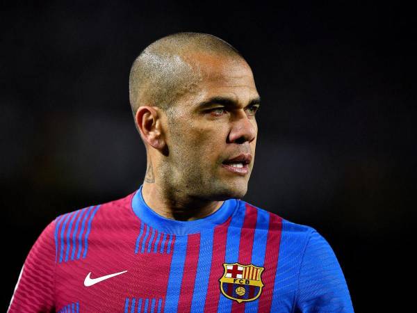 Dani Alves guarda prisión provisional sin derecho a fianza tras haber sido acusado por una agresión sexual en contra de una joven en una discoteca en Barcelona.