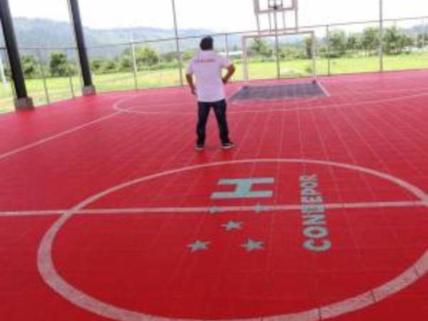 Condepor indicó que la cancha deportiva en Trojes, El Paraíso, ubicada dentro de una residencial privada, se construyó en un lote cedido por una empresa a la Alcaldía Municipal.