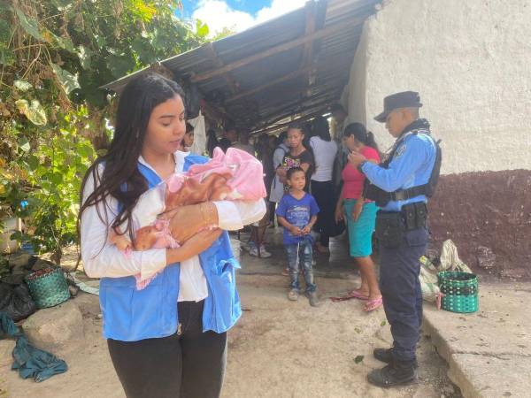 Hasta el momento se desconoce la identidad de la madre de la recién nacida, que fue abandonado entre matorrales.