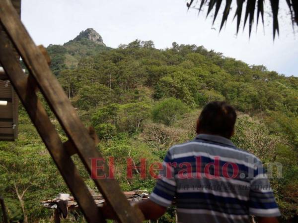 Para llegar al poblado de San Francisco, en El Salvador, la Unidad de Investigación de EL HERALDO Plus recorrió solo cinco minutos para pasar el punto ciego desde Cayaguanca.