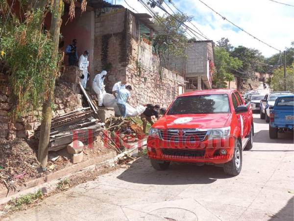 Personal de Medicina Forense realizó el levantamiento del cadáver del sexagenario para realizar la respectiva audiencia en la morgue del Ministerio Público.