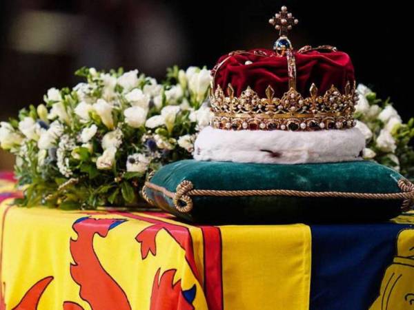 El ataud de la reina Isabel II está hecho de roble inglés y forrado de plomo.