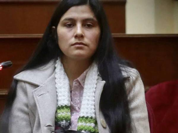 Yenifer Paredes de tan solo 23 años esta detenida supuestamente por integrar una red de corrupción y lavado de activos, que estaría dirigida por el presidente izquierdista peruano, según la fiscalía.