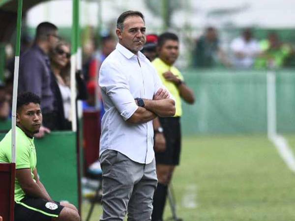 El argentino Hernán Medina debuta con triunfo con el Marathón.