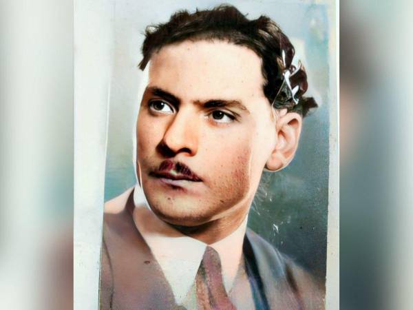 Pablo Zelaya Sierra. Imagen encontrada por la doctora María de los Ángeles Chiapas en el Archivo Rafael Heliodoro Valle en la UNAM. La foto fue enviada al crítico Allan Núñez en blanco y negro, y el artista Byron Mejía la coloreó.