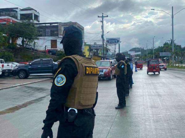 Varios elementos policiales mantendrán intervenidos, desde las 6 de la tarde del martes 6 de diciembre hasta las 6 de la tarde del 6 de enero de 2023, 162 barrios y colonias de la capital y el Valle de Sula.