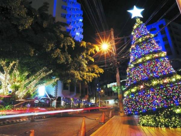 A pesar que esta festividad tiene otro nombre, en Uruguay se realizan las activididades comúnes de fiestas navideñas como en otros países de Latinoámerica.