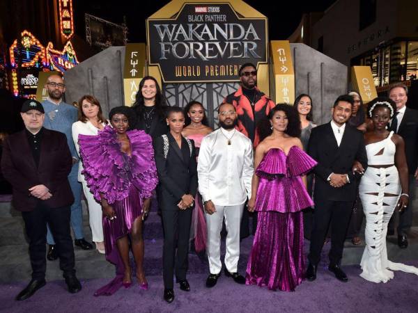 La alfombra púrpura de Hollywood del estreno mundial de Black Panther: Wakanda Forever estuvo lleno de grandes estrellas y emotivos momentos. Rihanna fue una de las más aplaudidas.