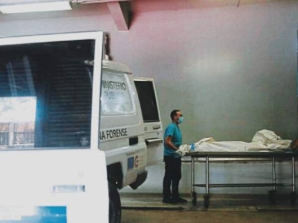 Personal del Ministerio Público ingresó a la morgue de Medicina Forense la osamenta del joven Williams Misael Medina Ortez.