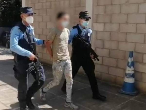 El hombre, que no fue identificado, es un preparador de pintura de 20 años, originario y residente en el barrio Las Flores.