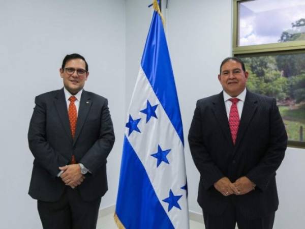 El canciller Lisandro Rosales en compañía del nuevo embajador de Honduras en Washington, Luis Suazo. Foto: Cortesía