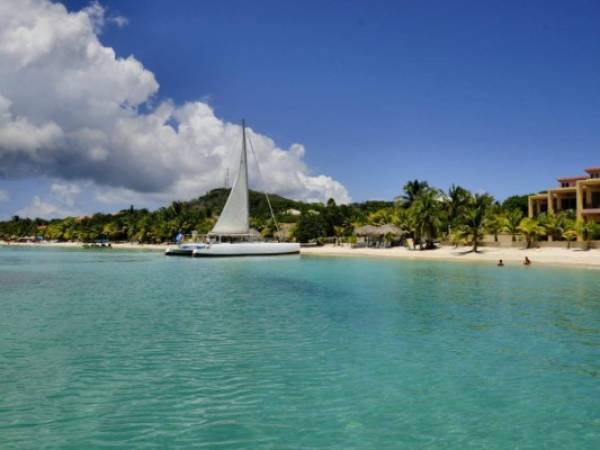 Oyster también señala que Roatán es uno de los lugares más baratos del caribe.