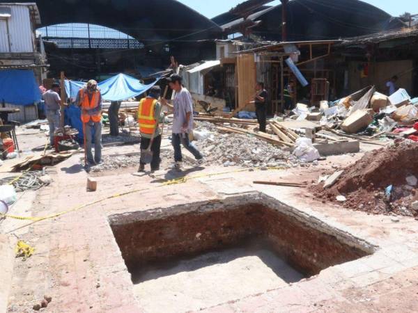 Desde esta semana el personal de la AMDC comenzó a realizar los trabajos de reconstrucción del mercado San Isidro.