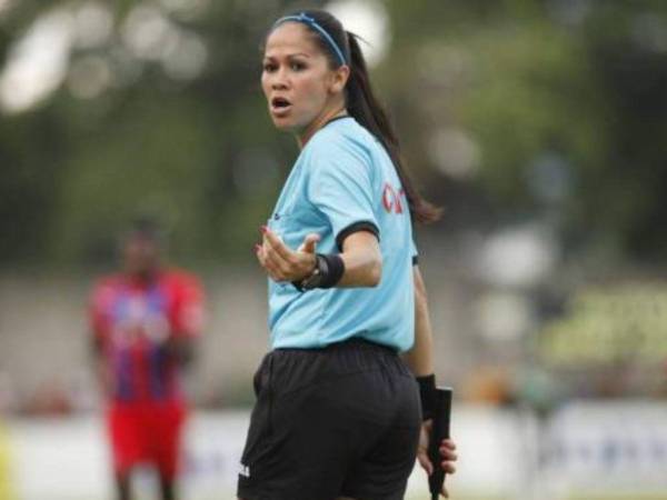 Shirley Perelló sumará una nueva experiencia más en su destacada carrera arbitral.