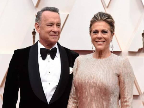 En esta foto del 9 de febrero del 2020, Tom Hanks y Rita Wilson llegan a la ceremonia de los premios Oscar en el Teatro Dolby en Los Ángeles.