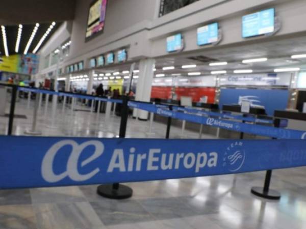 El vuelo llegó al Aeropuerto Ramón Villeda Morales, en San Pedro Sula, a las 5:45 a.m. directo desde Madrid, España, con 215 pasajeros.