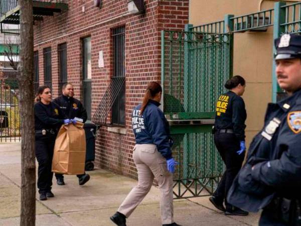 Las autoridades policiales investigan la muerte de esta familia de origen hispano.