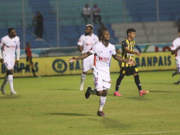 Solani Solano es figura en Olimpia con un gol y una asistencia.